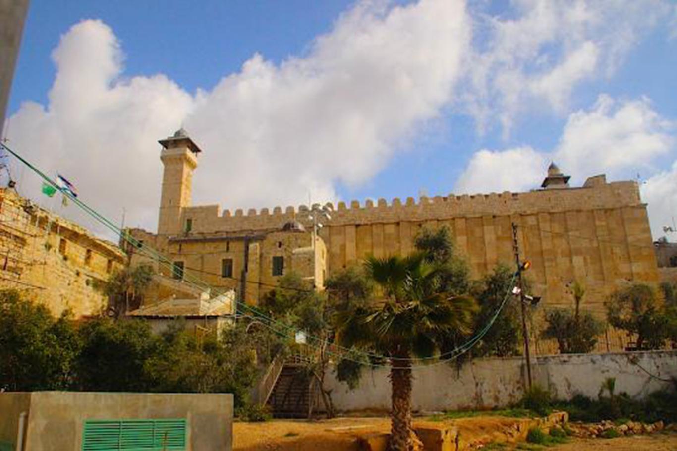 El-Halil şehrindeki Hazreti İbrahim Camii üç aylık kapalılıktan sonra açıldı El-Halil şehrindeki Hazreti İbrahim Camii üç aylık kapalılıktan sonra açıldı